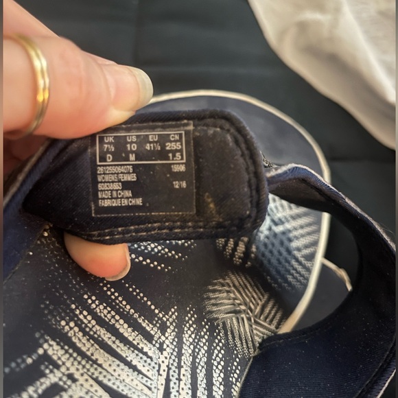 Clarks Women’s 10 Navy Blue Flip-Flops - Picture 7 of 7